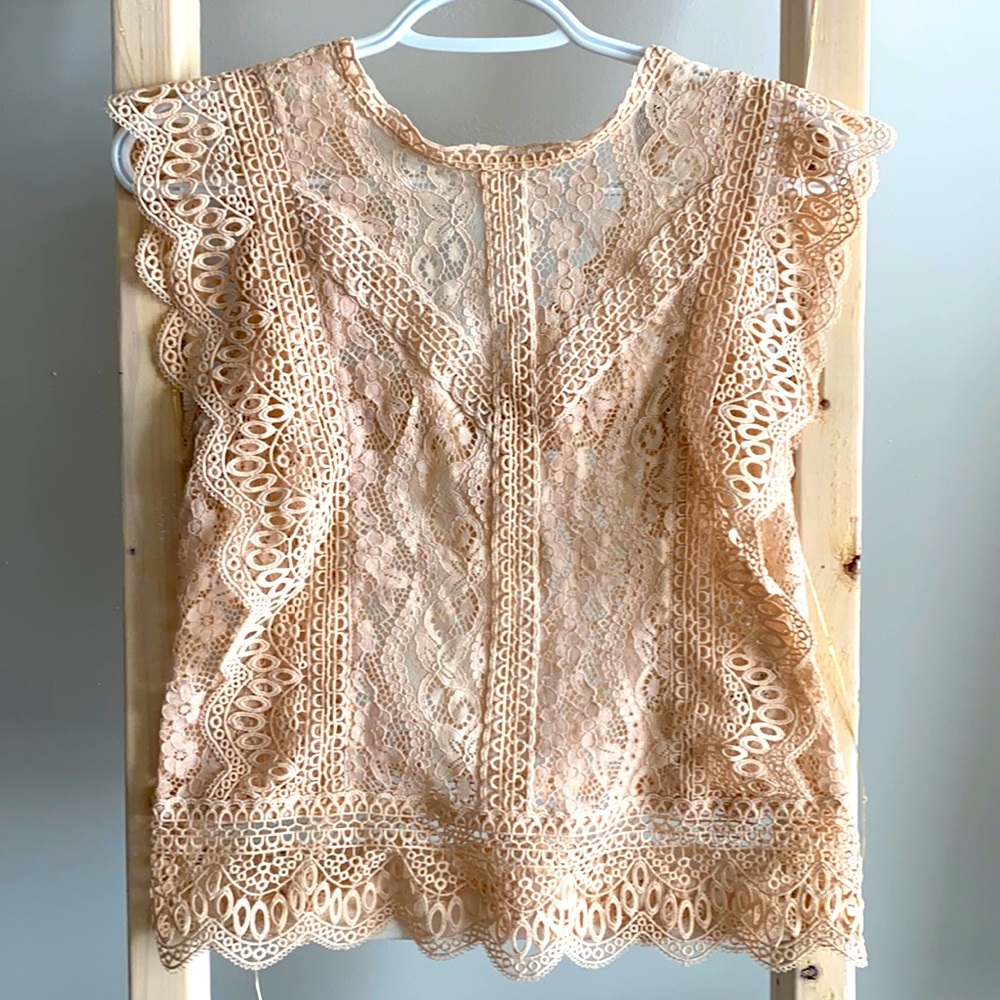 Adorable top perfect for spring/summer